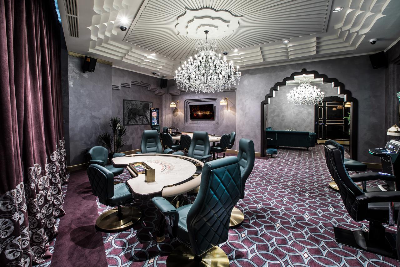 Euphoria Batumi Convention & Casino Hotel Luaran gambar The interior of the casino