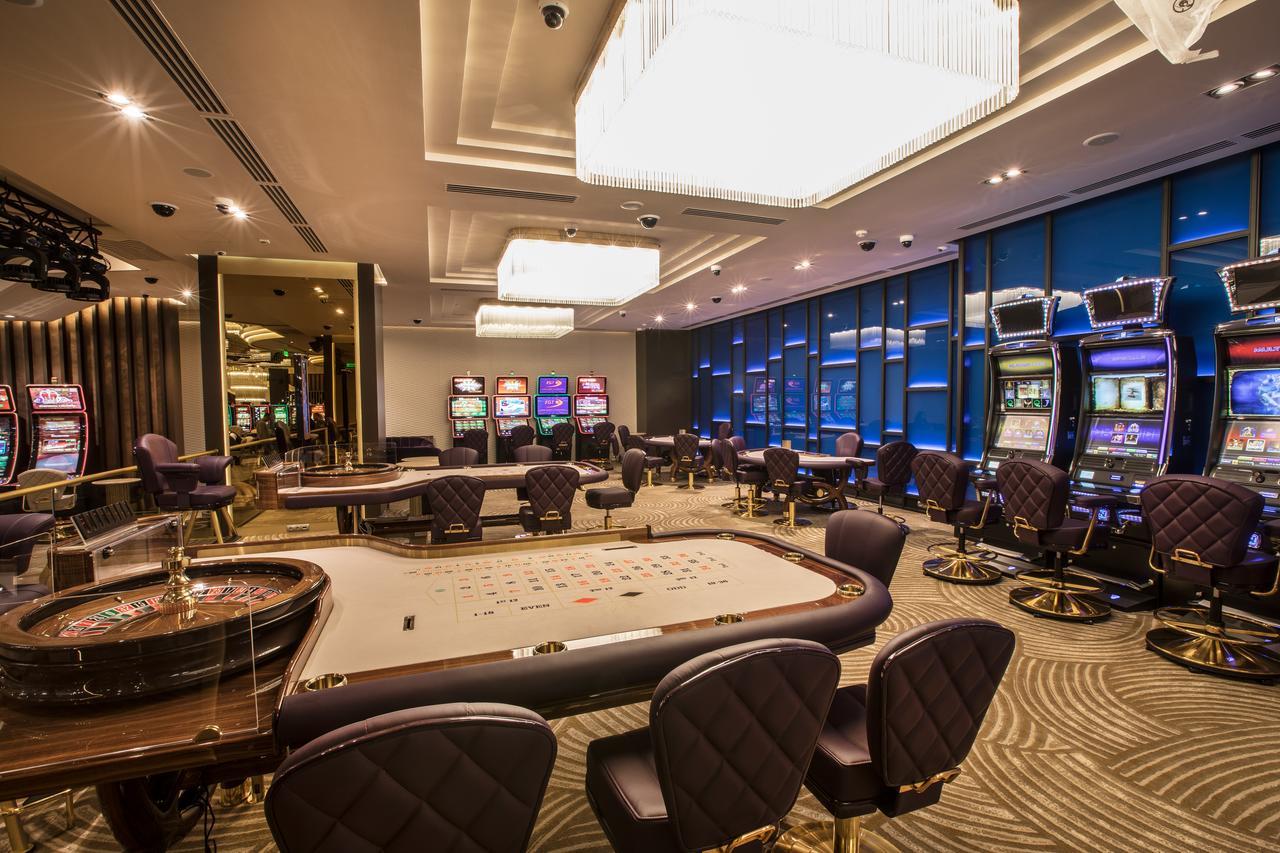 Euphoria Batumi Convention & Casino Hotel Luaran gambar The casino floor at the MGM Grand