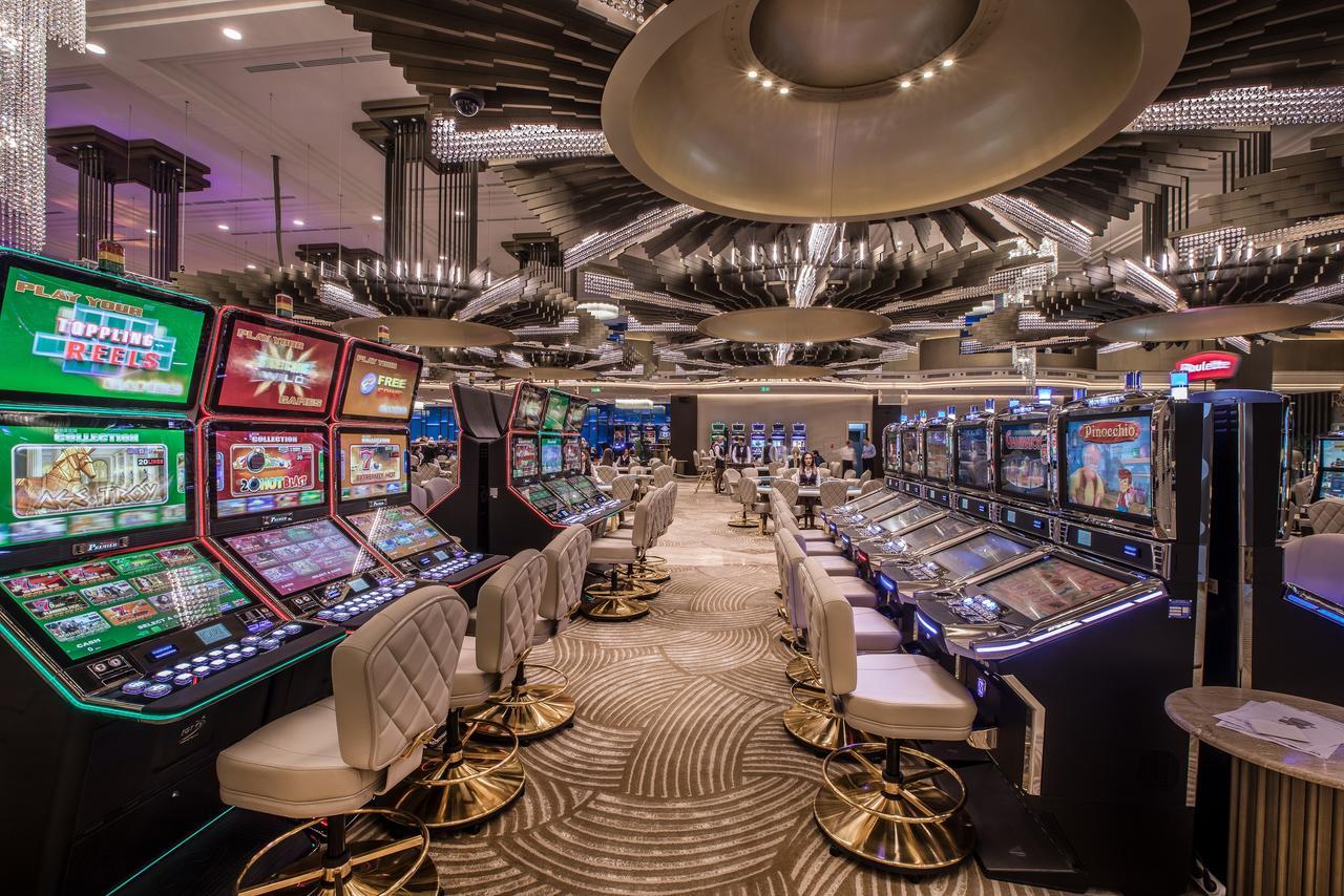 Euphoria Batumi Convention & Casino Hotel Luaran gambar The casino