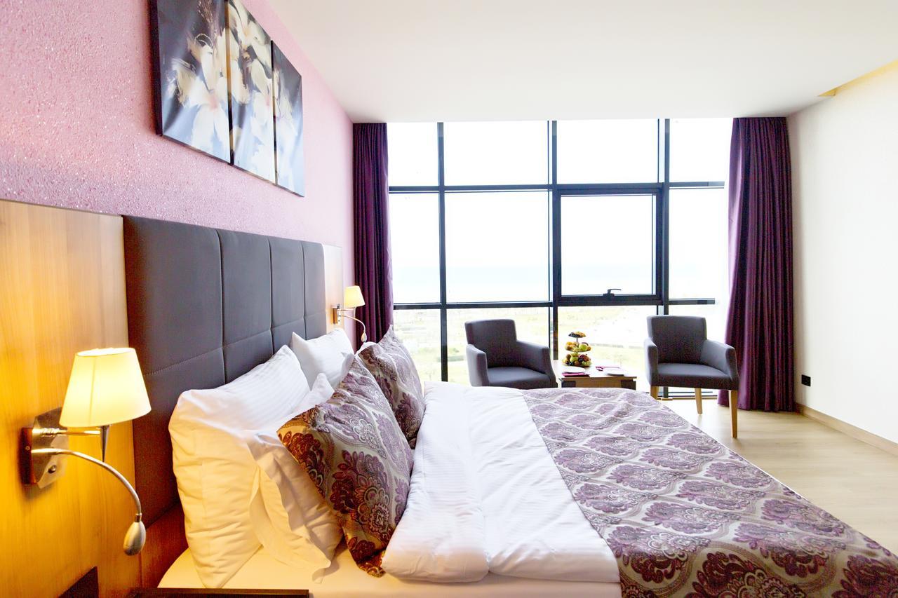 Euphoria Batumi Convention & Casino Hotel Luaran gambar A room at the hotel