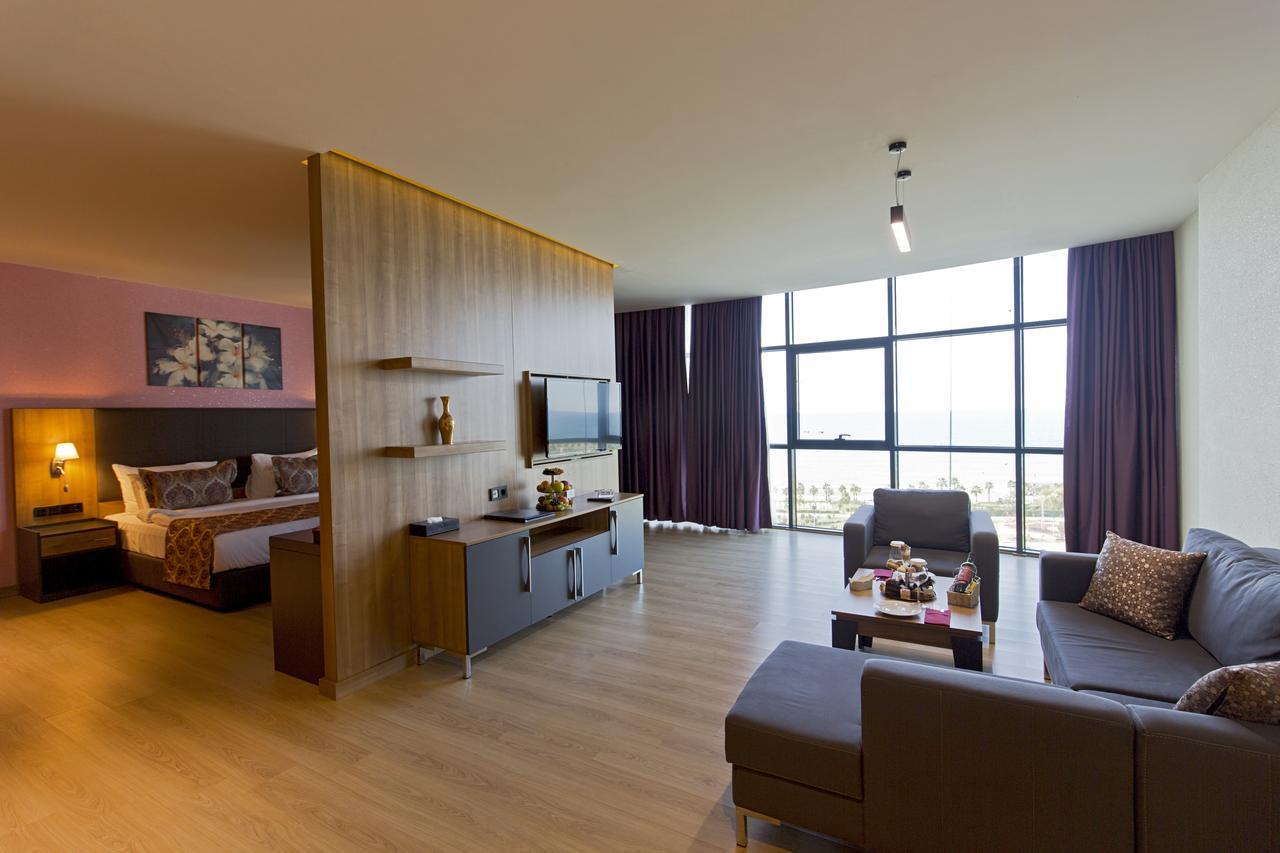 Euphoria Batumi Convention & Casino Hotel Luaran gambar Suite