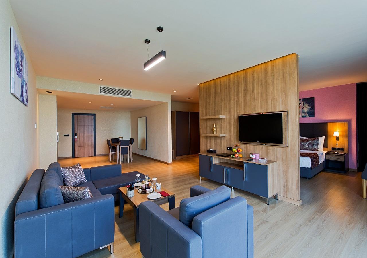 Euphoria Batumi Convention & Casino Hotel Luaran gambar Suite