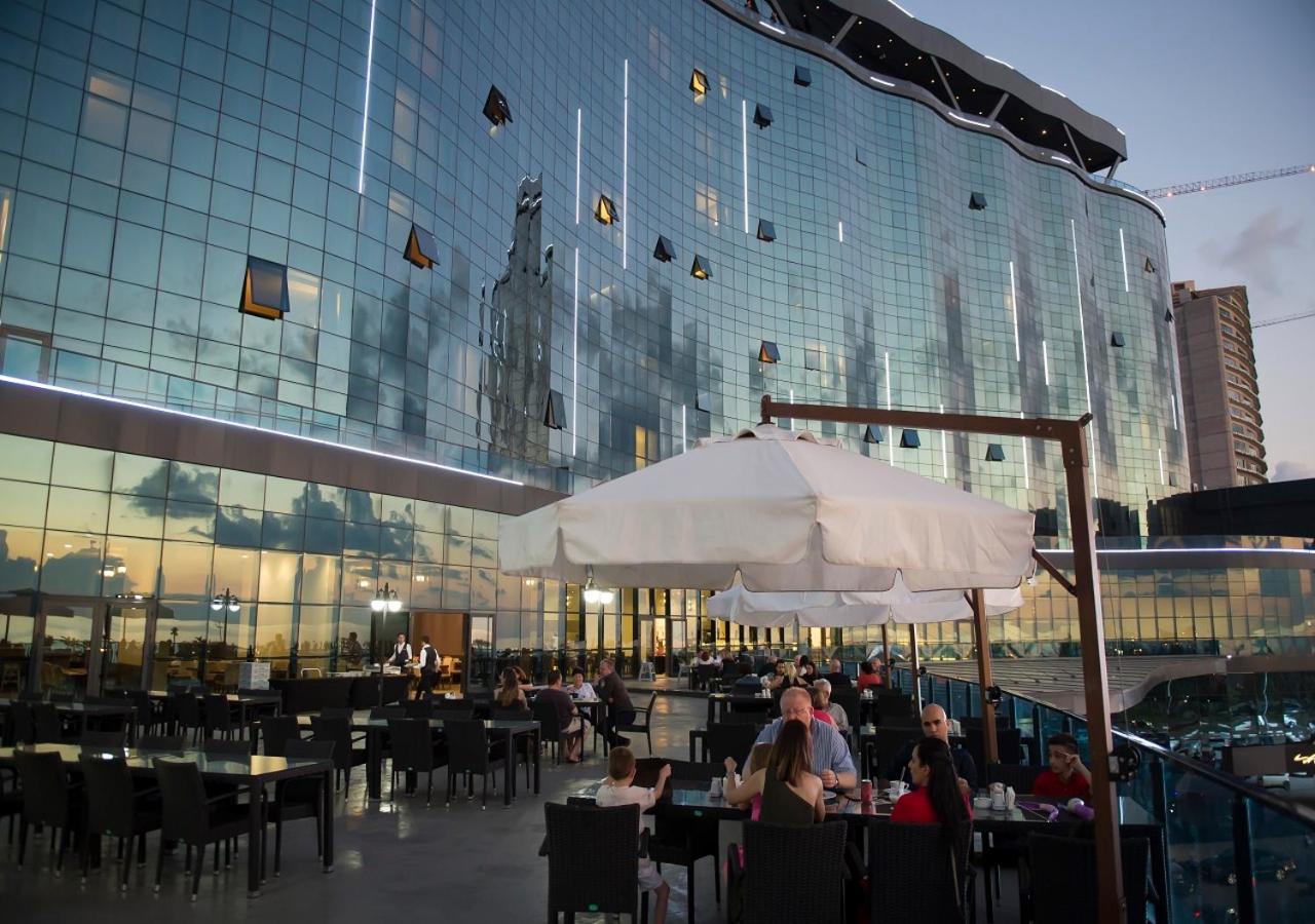 Euphoria Batumi Convention & Casino Hotel Luaran gambar The exterior of the hotel