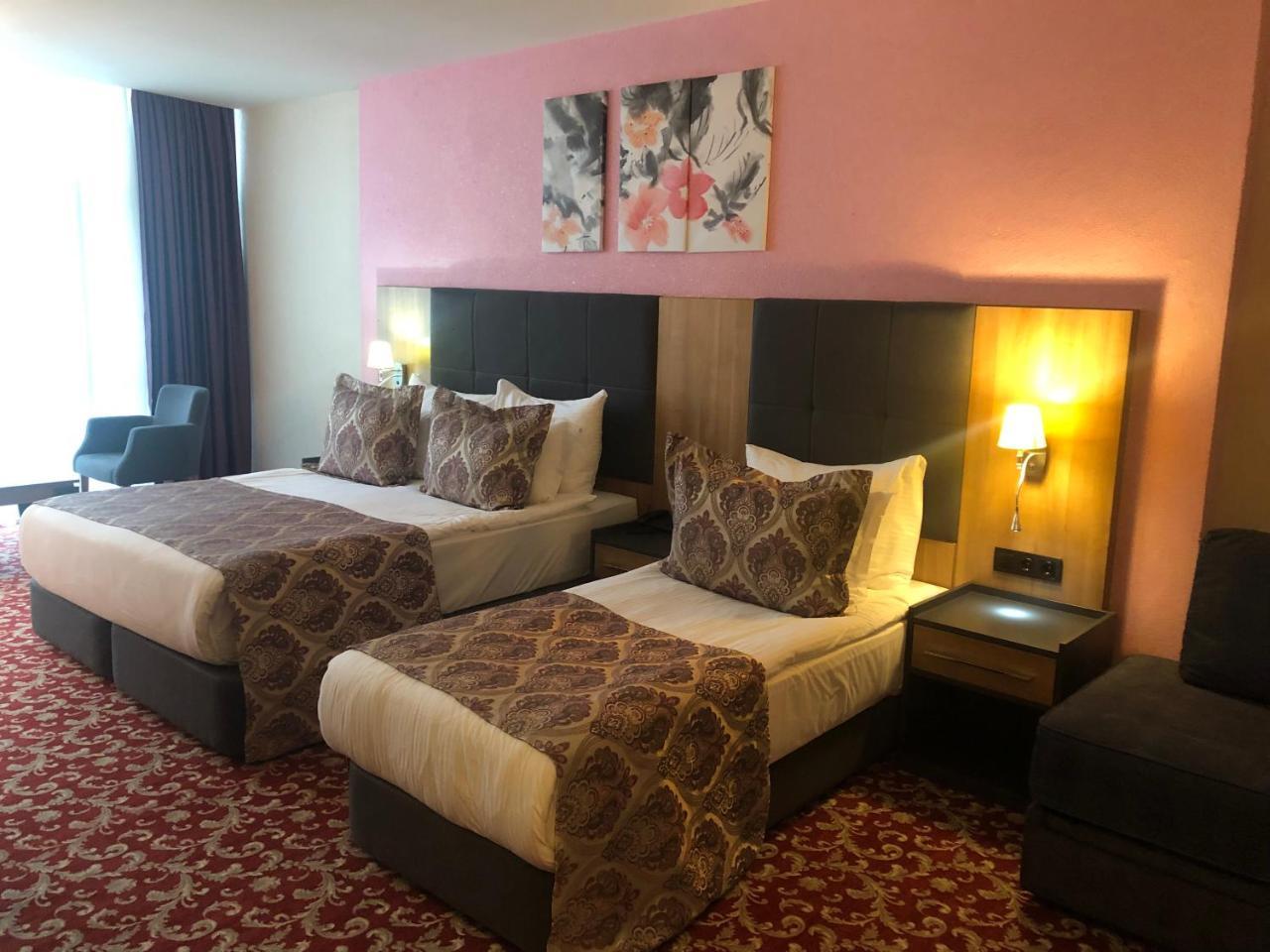 Euphoria Batumi Convention & Casino Hotel Luaran gambar A room at the hotel