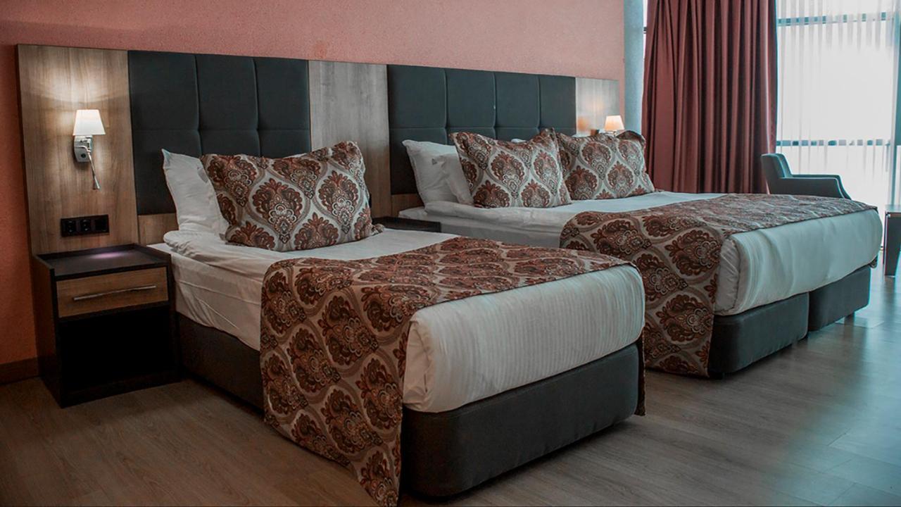 Euphoria Batumi Convention & Casino Hotel Luaran gambar A bed runner